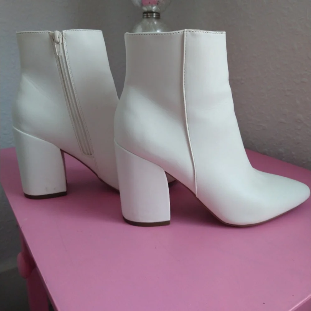 White ankle booties - Picture 3 of 7